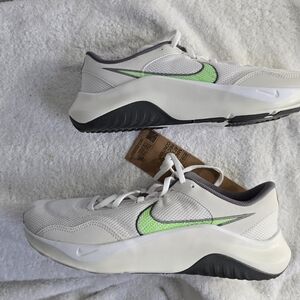 Nike Legend Essential 3 Next Nature DM1120-006 Workout Training Shoes  Size 11.5